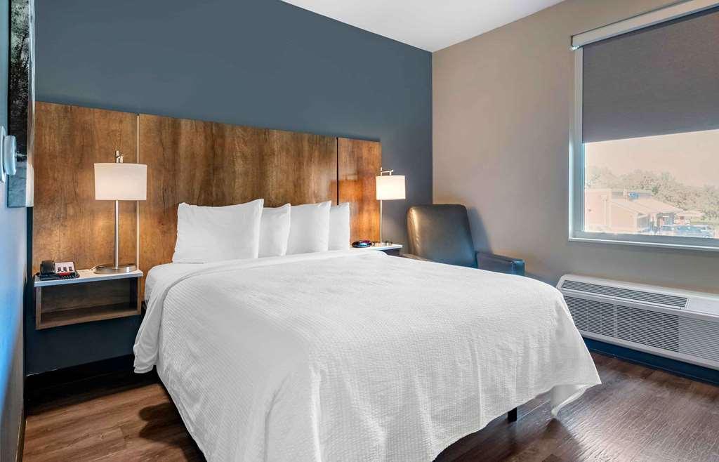 Extended Stay America Premier Suites - Tampa - Fairgrounds - Casino Room photo